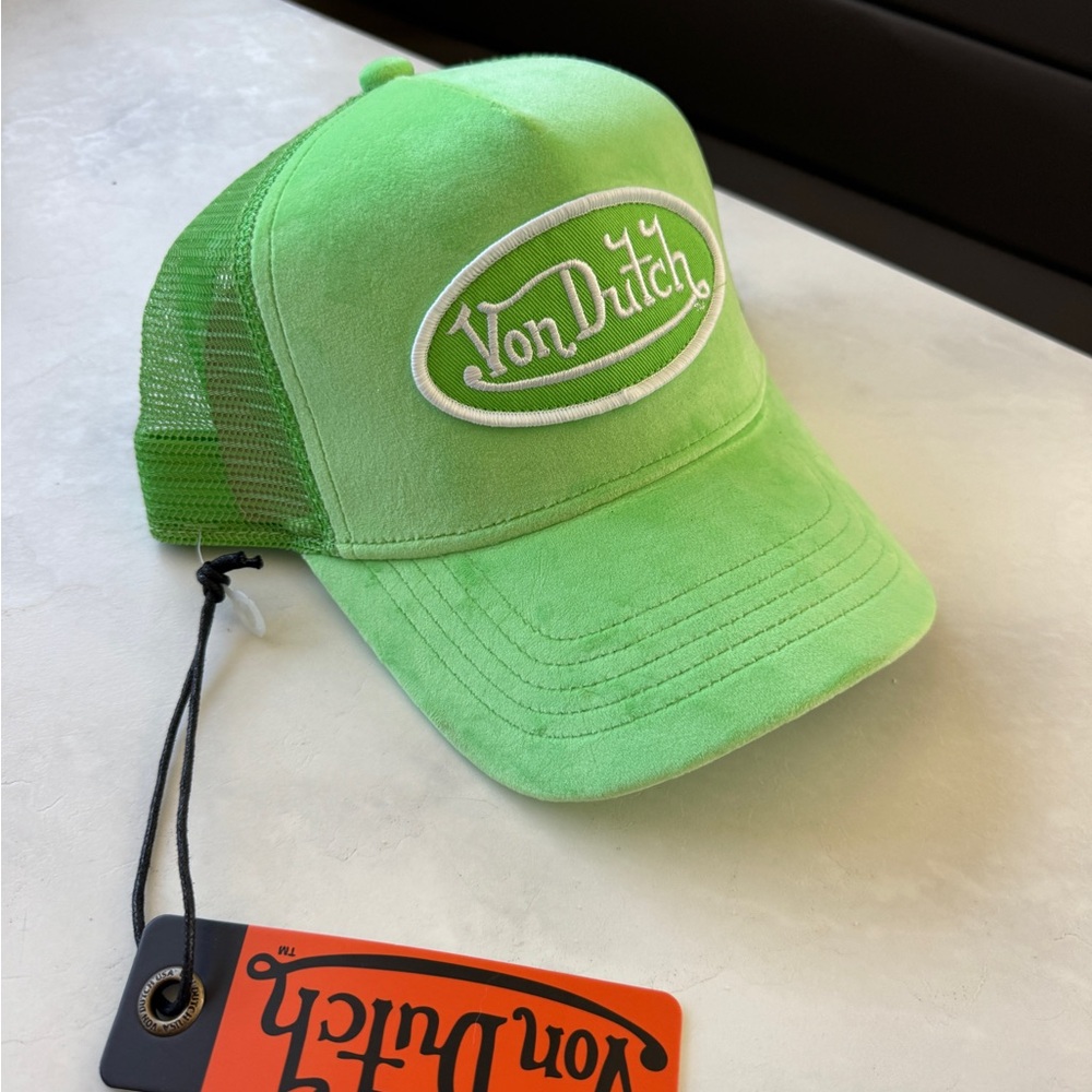 🆕 Von Dutch crush velvet green trucker hat